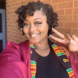 Meet your Posher, Simone